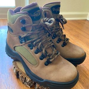Vasque Hiking Boot 🥾 Vintage